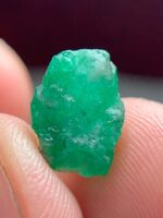 4.62ct Swat Emerald Crystal – Compact Natural Beauty in 10.93 x 8.80 x 7.17 mm - Image 2