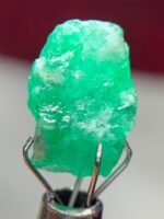 4.62ct Swat Emerald Crystal – Compact Natural Beauty in 10.93 x 8.80 x 7.17 mm - Image 4