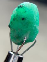 Exploring the Beauty of a 7.94ct Emerald Crystal: A Glimpse into Its Dimensions and Quality - Image 4