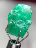 4.62ct Swat Emerald Crystal – Compact Natural Beauty in 10.93 x 8.80 x 7.17 mm - Image 5