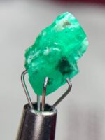 4.62ct Swat Emerald Crystal – Compact Natural Beauty in 10.93 x 8.80 x 7.17 mm - Image 9