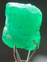 4.70ct Swat Emerald Crystal – A Striking Natural Gem from Pakistan’s Northern Valleys - Image 2
