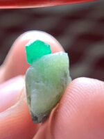 Exploring an 8.65 ct Swat Emerald Specimen - Image 5