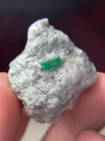 Giant from the Valley: 118.89 ct Emerald Specimen from Swat, Pakistan - Image 5