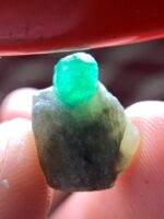 Exploring an 8.65 ct Swat Emerald Specimen - Image 6