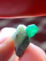 Exploring an 8.65 ct Swat Emerald Specimen - Image 7