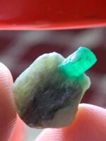 Exploring an 8.65 ct Swat Emerald Specimen - Image 8