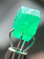 Untouched Beauty: 2.00ct Rough Swat Emerald with Natural Depth and Rich Color - Image 4