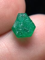 Untouched Beauty: 2.00ct Rough Swat Emerald with Natural Depth and Rich Color - Image 9