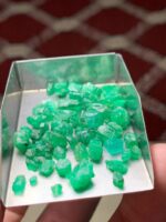 Discover the Beauty of Swat Emeralds: A 41.10 Carat Rough Lot - Image 2