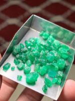 Discover the Beauty of Swat Emeralds: A 41.10 Carat Rough Lot - Image 3