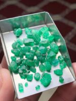 Discover the Beauty of Swat Emeralds: A 41.10 Carat Rough Lot - Image 4