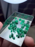 Swat Emerald Treasure: 24.50ct Emerald Rough Lot (5.28 × 7.33 × 6.60 mm) - Image 5