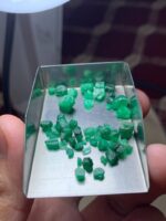 Swat Emerald Treasure: 24.50ct Emerald Rough Lot (5.28 × 7.33 × 6.60 mm) - Image 6