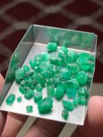 Discover the Beauty of Swat Emeralds: A 41.10 Carat Rough Lot - Image 7