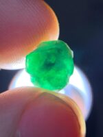 Precision in Green: 3.17 ct Swat Emerald Crystal with Bold Clarity and Structure - Image 7