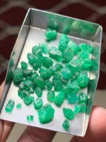 Discover the Beauty of Swat Emeralds: A 41.10 Carat Rough Lot - Image 9