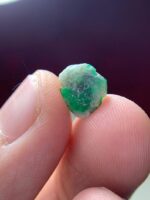 Precision in Green: 3.17 ct Swat Emerald Crystal with Bold Clarity and Structure - Image 9
