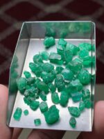 Discover the Beauty of Swat Emeralds: A 41.10 Carat Rough Lot - Image 12