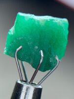 5.90ct Swat Emerald Crystal – A Vivid Green Gem from Pakistan’s Mineral Riches - Image 3