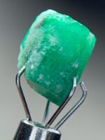 5.90ct Swat Emerald Crystal – A Vivid Green Gem from Pakistan’s Mineral Riches - Image 4