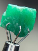5.90ct Swat Emerald Crystal – A Vivid Green Gem from Pakistan’s Mineral Riches - Image 5