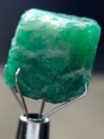 Magnificent 14.91ct Swat Emerald Crystal – A Bold Statement in Natural Luxury - Image 2