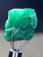 Magnificent 14.91ct Swat Emerald Crystal – A Bold Statement in Natural Luxury - Image 3