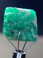 Magnificent 14.91ct Swat Emerald Crystal – A Bold Statement in Natural Luxury - Image 4