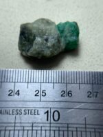 Elegant Swat Emerald: 25.30-Carat Natural Specimen - Image 2