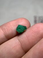 2.90ct Swat Emerald Crystal: A Natural Green Treasure in Compact Form - Image 3