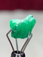 2.90ct Swat Emerald Crystal: A Natural Green Treasure in Compact Form - Image 5