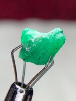 2.90ct Swat Emerald Crystal: A Natural Green Treasure in Compact Form - Image 6