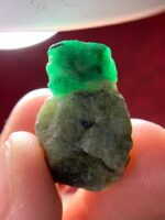 Elegant Swat Emerald: 25.30-Carat Natural Specimen - Image 6