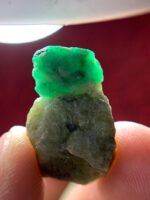 Elegant Swat Emerald: 25.30-Carat Natural Specimen - Image 8