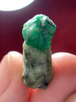 Elegant Swat Emerald: 25.30-Carat Natural Specimen - Image 9