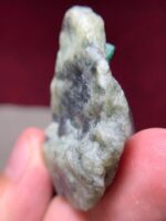 Statement of Natural Grandeur: 102.30-Carat Swat Emerald Specimen - Image 5