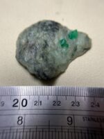 Statement of Natural Grandeur: 102.30-Carat Swat Emerald Specimen - Image 7