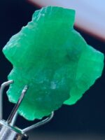 5.10ct Untreated Swat Emerald Crystal: A Remarkable Natural Gem of Exceptional Clarity - Image 4