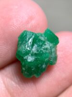 5.10ct Untreated Swat Emerald Crystal: A Remarkable Natural Gem of Exceptional Clarity - Image 6