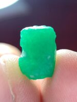 5.95 ct Swat Emerald Crystal (12.37 × 8.36 × 6.96 mm) – Rare Natural Green Beryl from Pakistan - Image 3