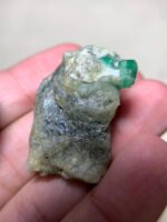 The Crown Jewel: 105.80 Carat Emerald Specimen from Swat Valley - Image 4