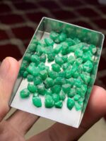 Sleek and Striking: 56.45ct Swat Emerald Rough - Image 2