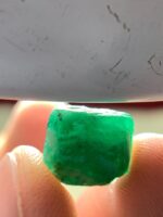 9.10ct Natural Swat Emerald Crystal – Untreated Green Beryl from Pakistan - Image 2