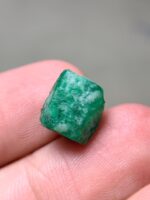 9.10ct Natural Swat Emerald Crystal – Untreated Green Beryl from Pakistan - Image 3