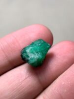 7.70 ct Swat Emerald Crystal (13.04 × 11.64 × 8.21 mm) – Bold Green Energy from Pakistan’s Gemstone Heartland - Image 3