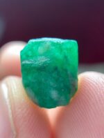 9.10ct Natural Swat Emerald Crystal – Untreated Green Beryl from Pakistan - Image 5