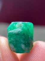 9.10ct Natural Swat Emerald Crystal – Untreated Green Beryl from Pakistan - Image 8