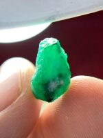 7.70 ct Swat Emerald Crystal (13.04 × 11.64 × 8.21 mm) – Bold Green Energy from Pakistan’s Gemstone Heartland - Image 9