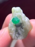 Natural Beauty Preserved: 25.50-Carat Swat Emerald Specimen - Image 11